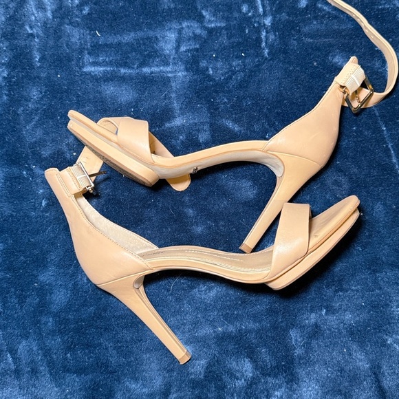 Gianni Bini Nude 4" Heels Size 8.5 Vegan Leather Strap Shoes Pumps Stilettos - Picture 6 of 10